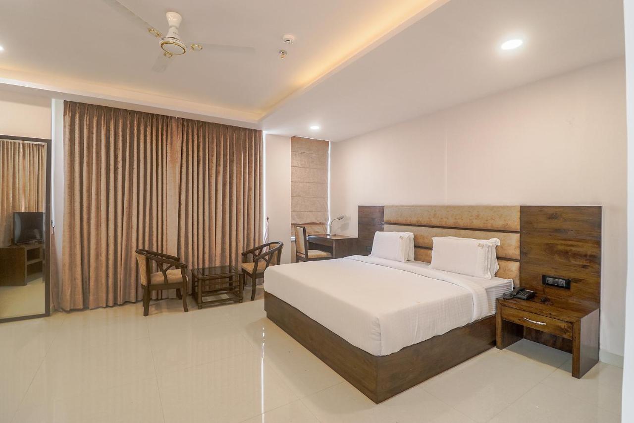 Fabhotel Mid Town Grand Panchkula Ngoại thất bức ảnh